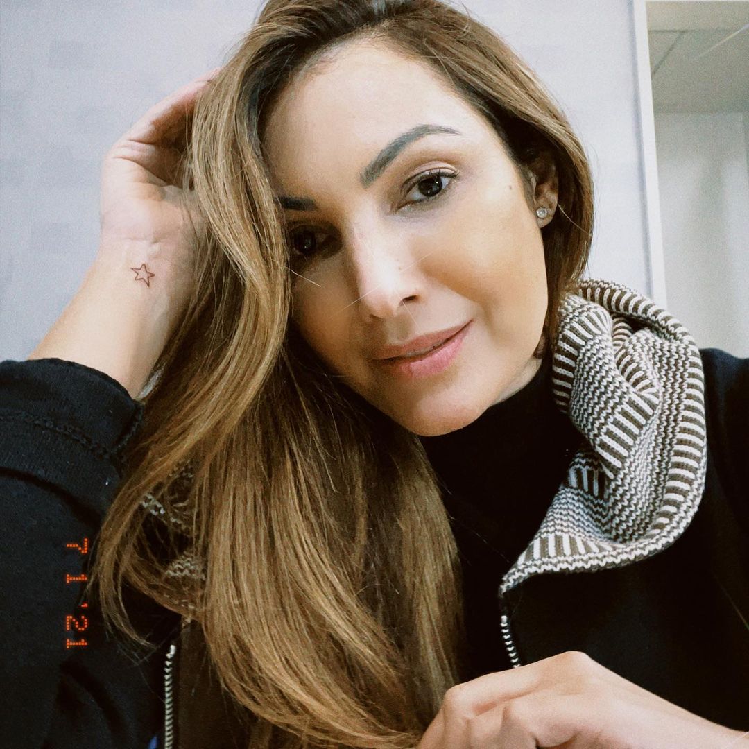 Patrícia Poeta faz primeira tatuagem aos 44 anos